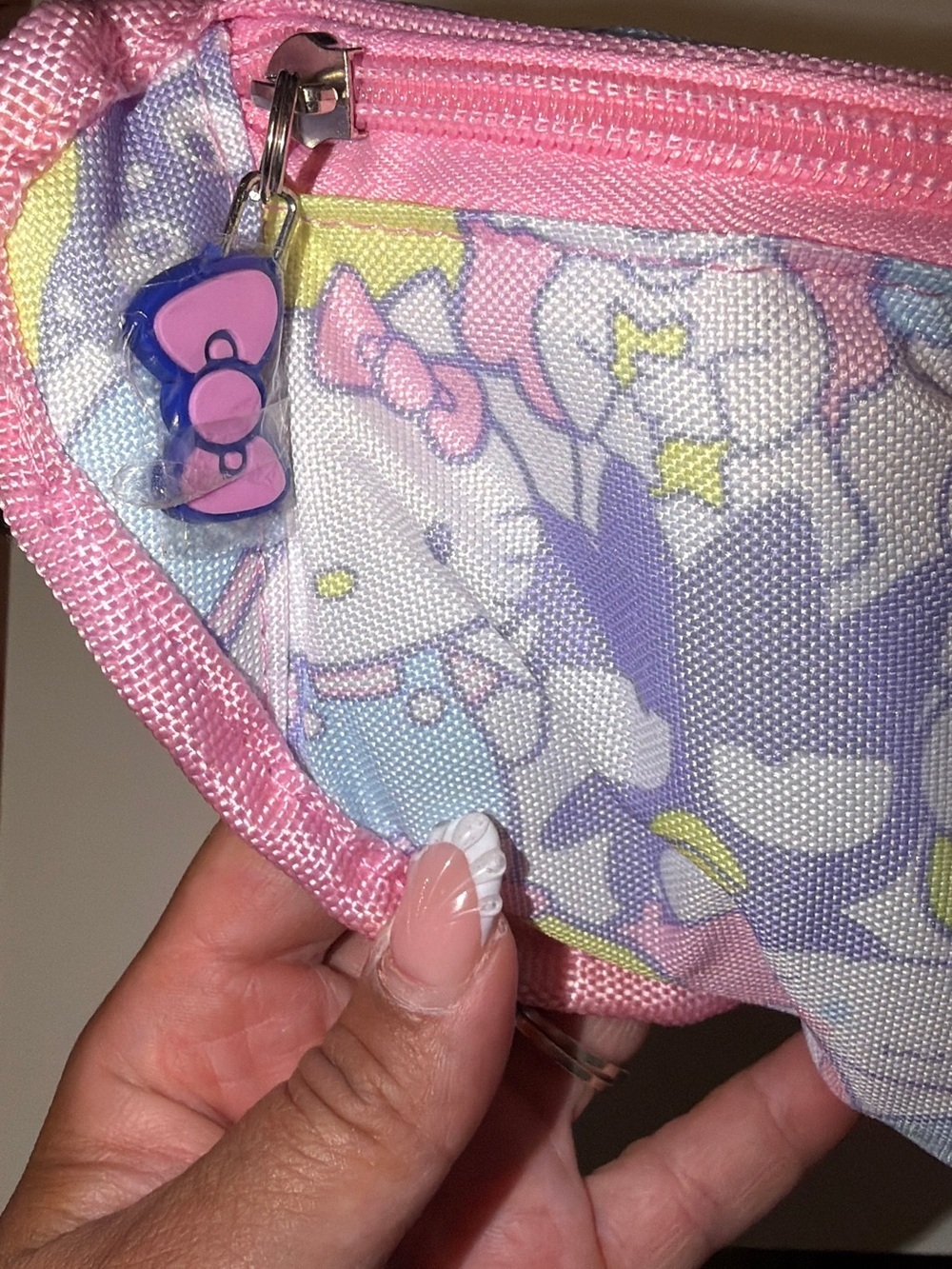 Igloo x Hello Kitty Fanny Pack Cooler - Picture 3 of 5